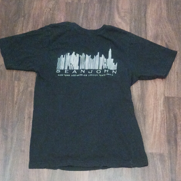 Sean John Other - Sean John Black Tee with Cityscape Design